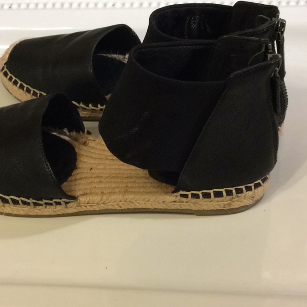 Eileen Fisher black leather flats - Picture 5 of 8